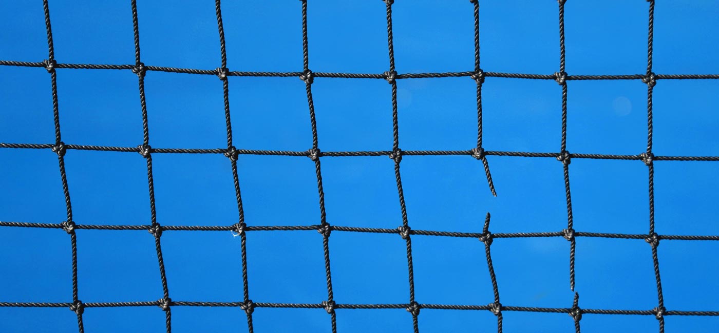 Tennis net with one broken piece